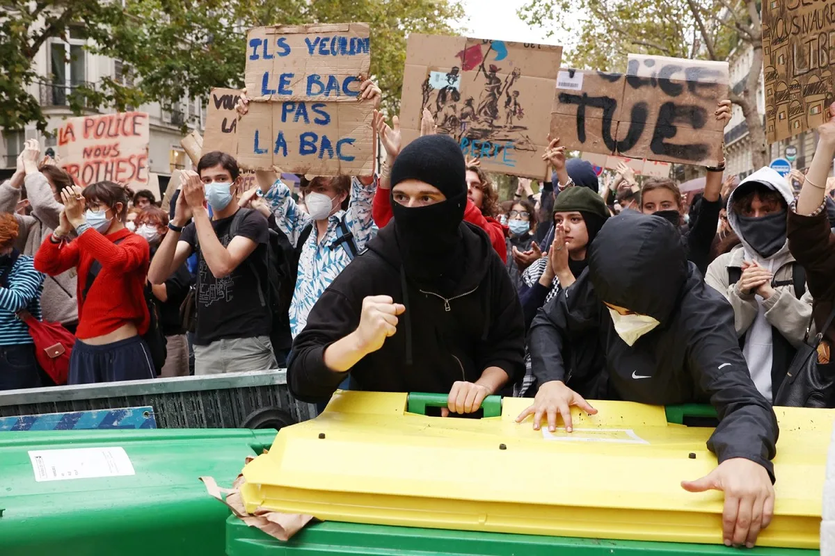 Paris küçələrində zorakılıq, dünyaya isə “insan haqları dərsi”...