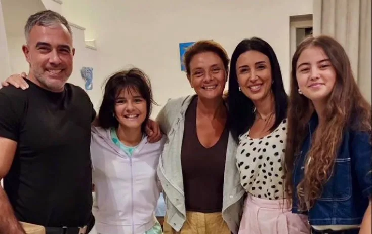 İlk dəfə bacısı və qardaşı ilə foto paylaşdı