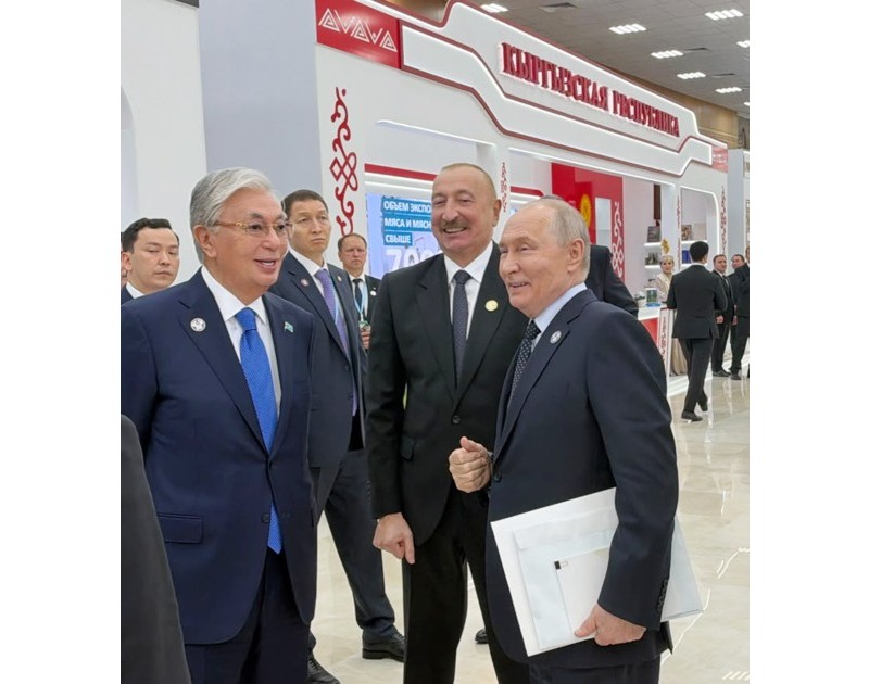 Prezident milli stendlərlə tanış olub