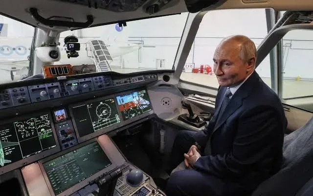Putinin təyyarəsi Moskvaya eniş edə bilmir