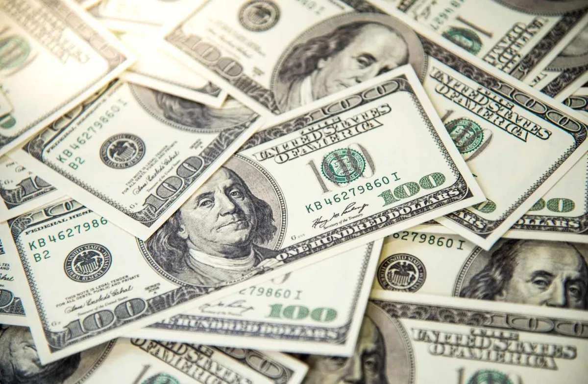 Dollar almaq istəyənlərin NƏZƏRİNƏ!