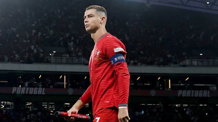 Ronaldo millidən uzaqlaşdırılıb