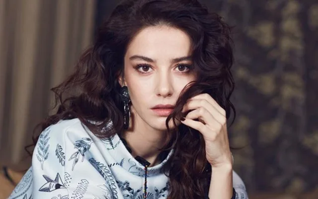 Özge Gürel Bakıdadır