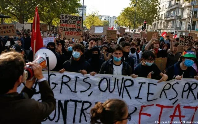 Parisdə şagirdlər yenidən aksiyaya başladılar - VİDEO