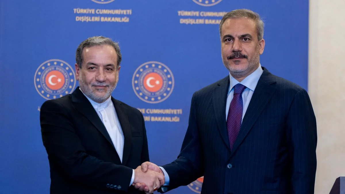 Hakan Fidan iranlı həmkarı ilə regiondakı vəziyyəti müzakirə edib