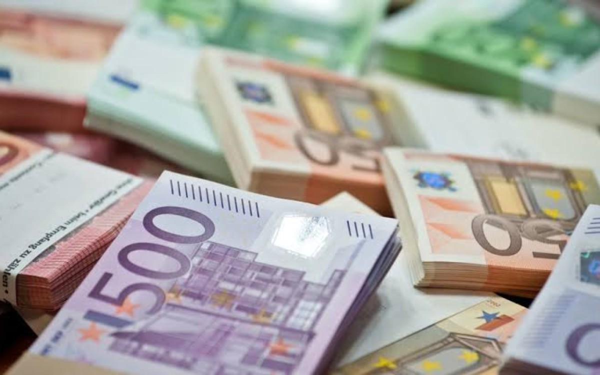 Sursat üçün Ukraynaya 2,86 milyard köçürüldü