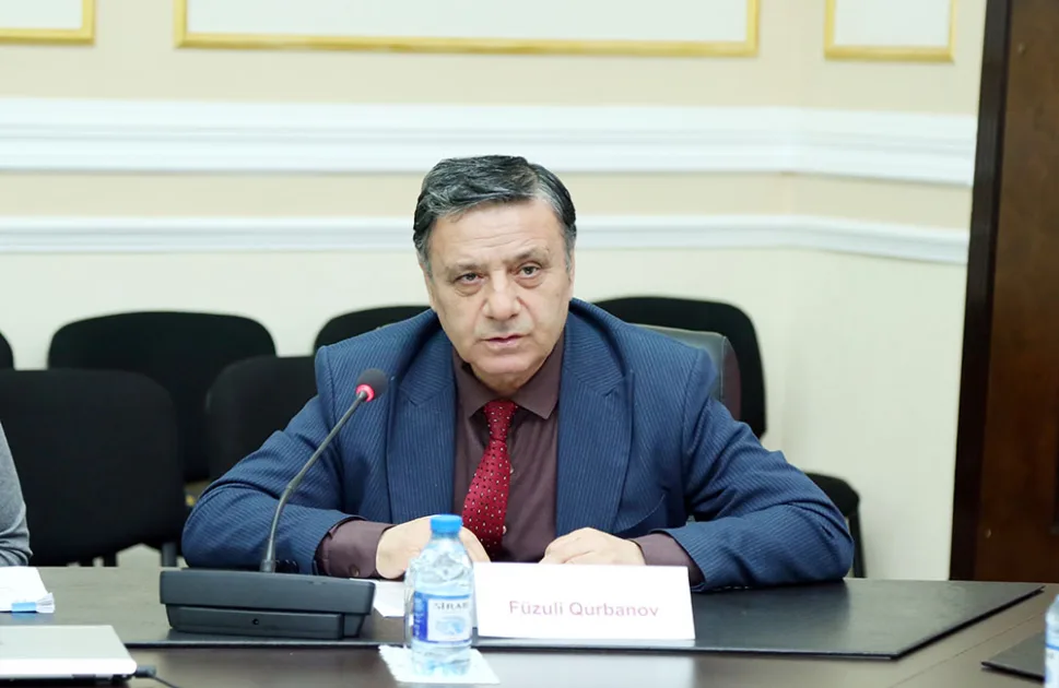 “Vahid məktəbli formasına keçid çox vacib məsələdir” - Füzuli Qurbanov