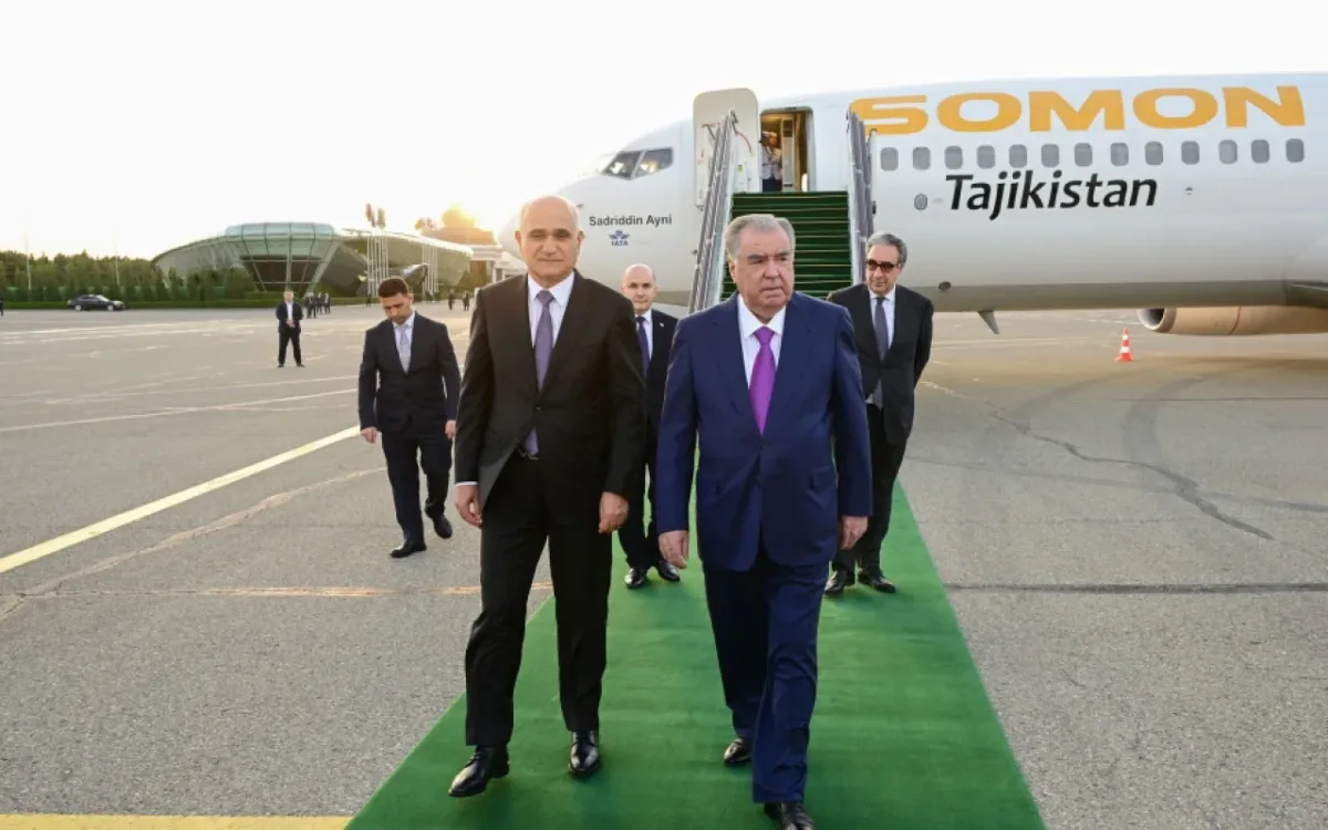 Emoməli Rahmon Bakıya gəldi - YENİLƏNİB