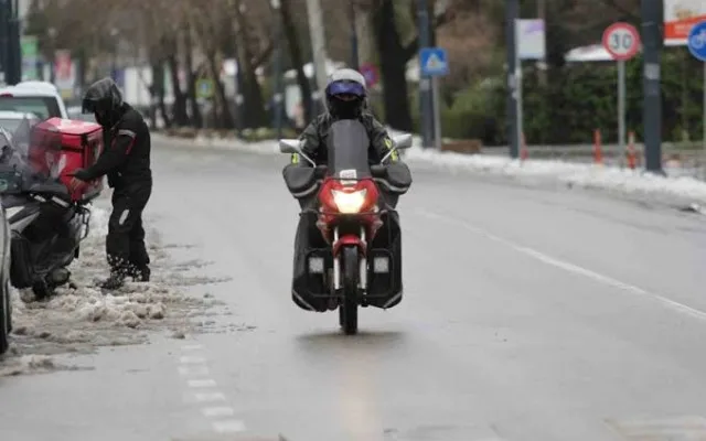 İstanbulda məktəblər bağlandı, motosikletlərə qadağa qoyuldu
