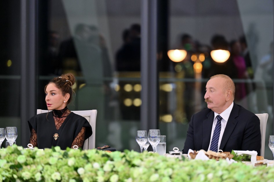 Prezident ailəsi ilə Bakıda mühüm şam yeməyində - FOTOLAR