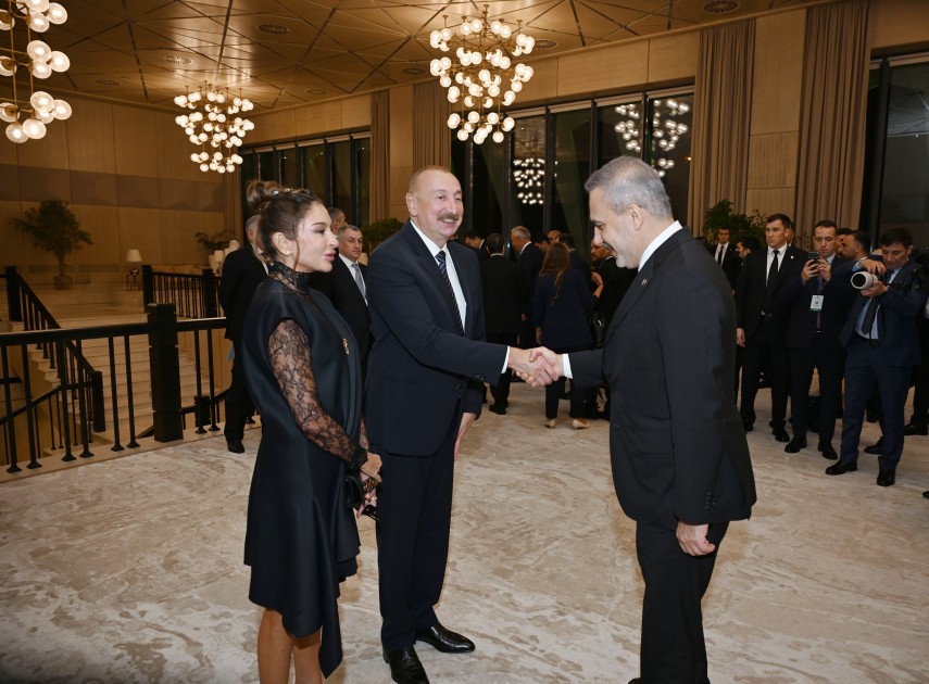 Prezident ailəsi ilə Bakıda mühüm şam yeməyində - FOTOLAR