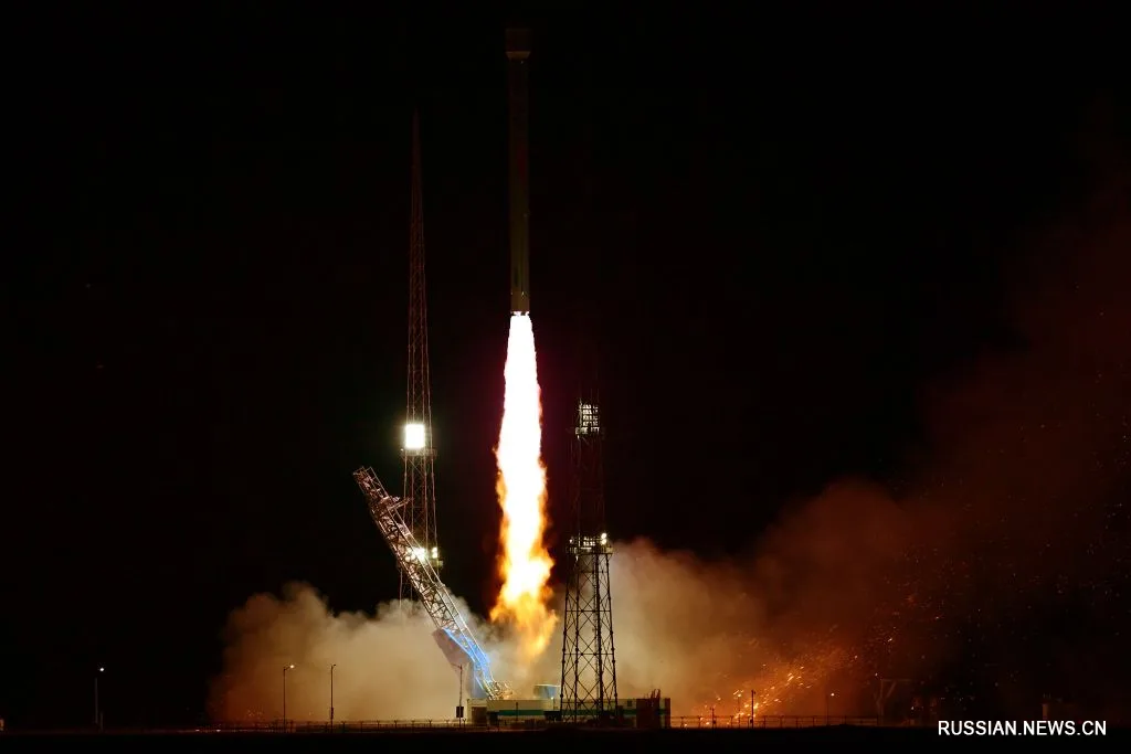 Çinin "Zhuque-2E" raketi kosmosa 10 peyk göndərib