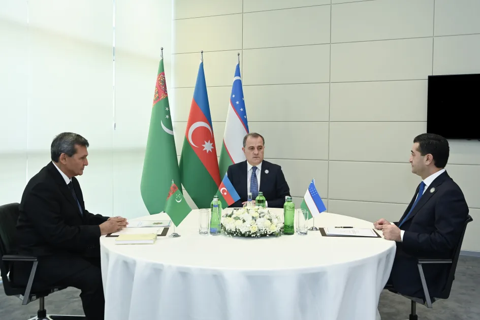XİN başçıları üçtərəfli əməkdaşlığı müzakirə ediblər