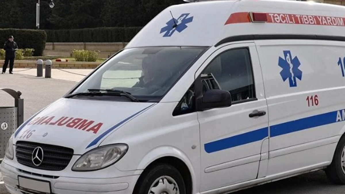 Bakıda təcili yardım maşını ağır qəza törətdi: Ölən var