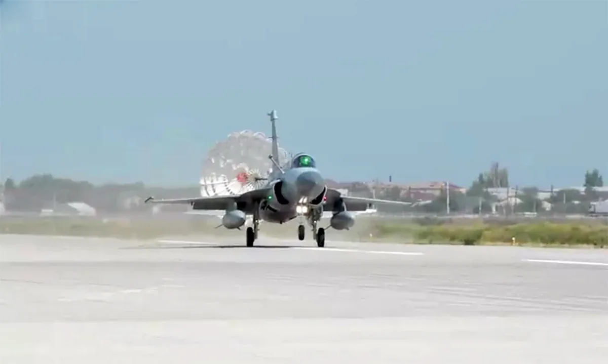 Azərbaycan və BƏƏ hərbi pilotları birgə təlimdə olublar