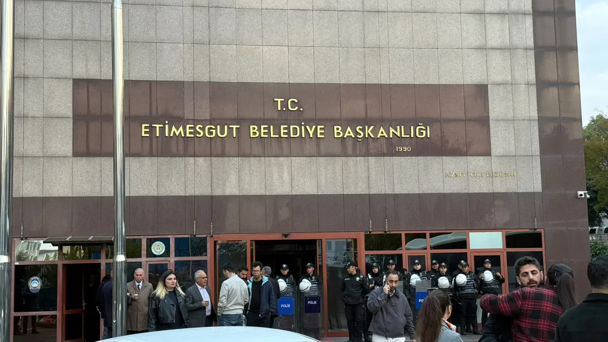 Türkiyədə bələdiyyə ilə bağlı istintaq: 7 nəfər həbs edilib