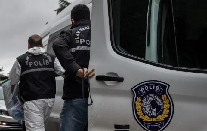 Məşhur türkiyəli müğənnini 10 İL HƏBS GÖZLƏYİR - FOTO
