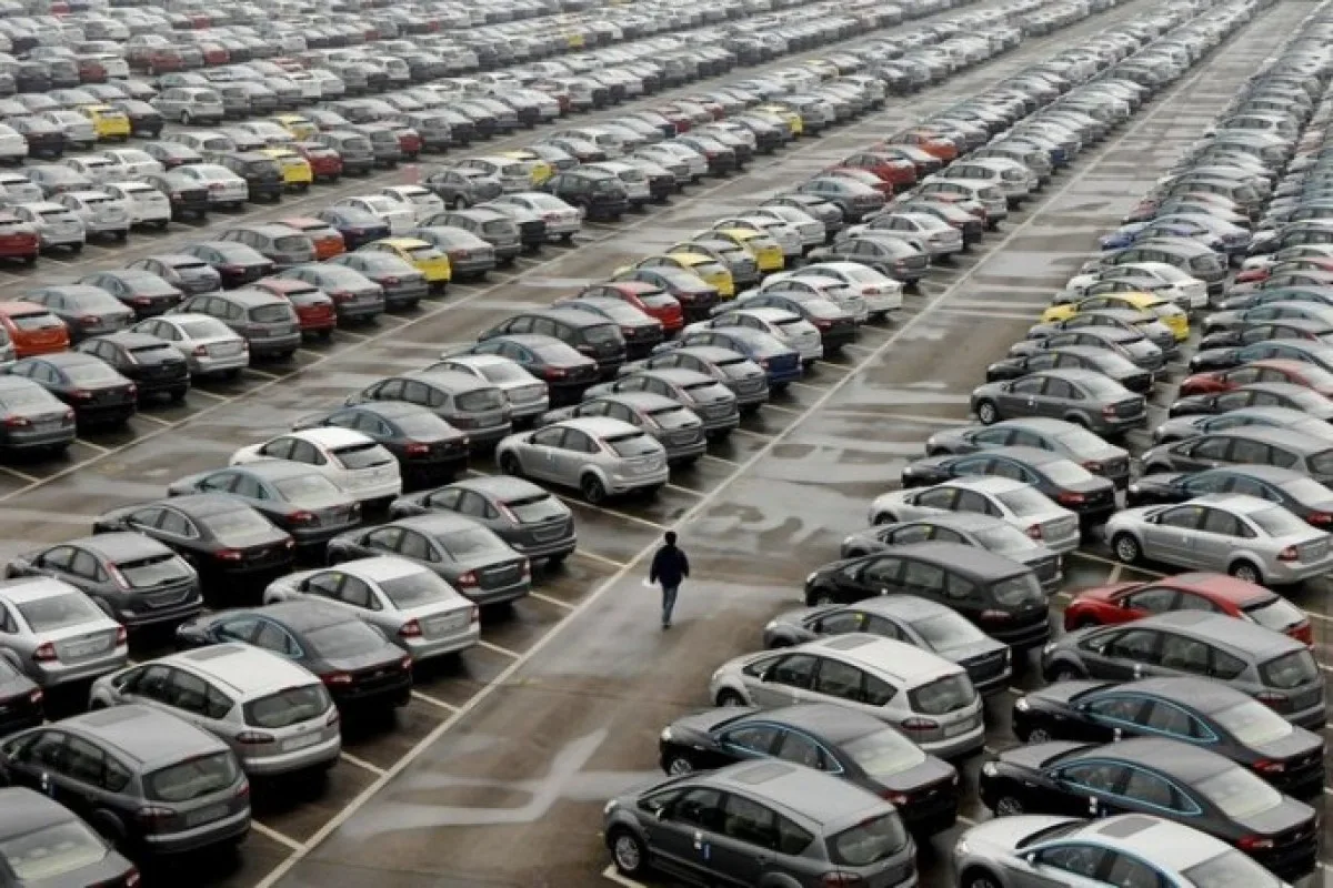 Gürcüstandan Azərbaycana avtomobil ixracı 32% azalıb
