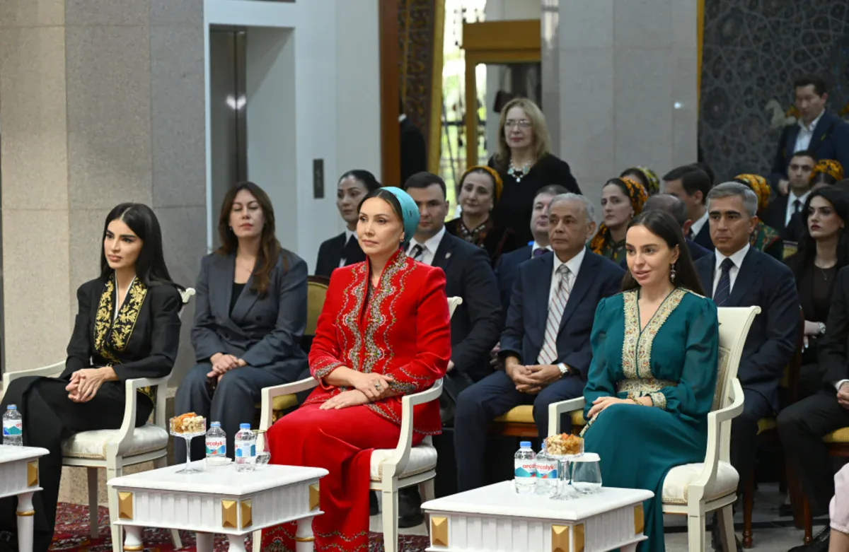 Leyla Əliyeva Aşqabadda Milli Türkmən Xalçası Muzeyində olub - FOTOLAR