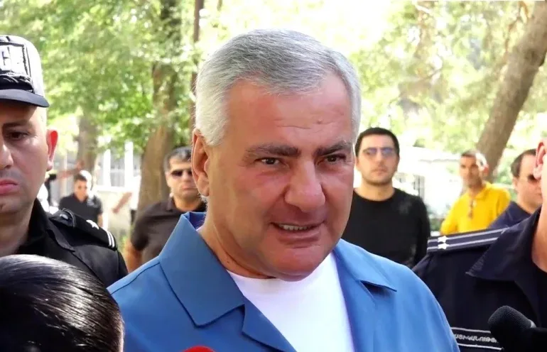 Karapetyanın işinə görə istefa verdi