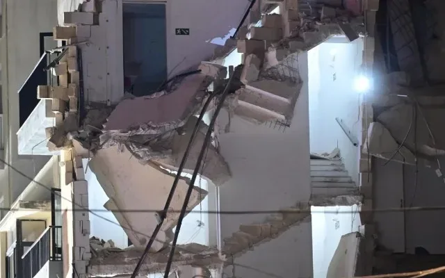 Bakıda yaşayış binasında uçqun oldu