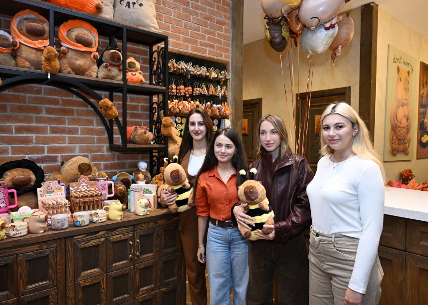 Leyla Əliyeva “Capybara Azerbaijan” fermasında olub - FOTOLAR