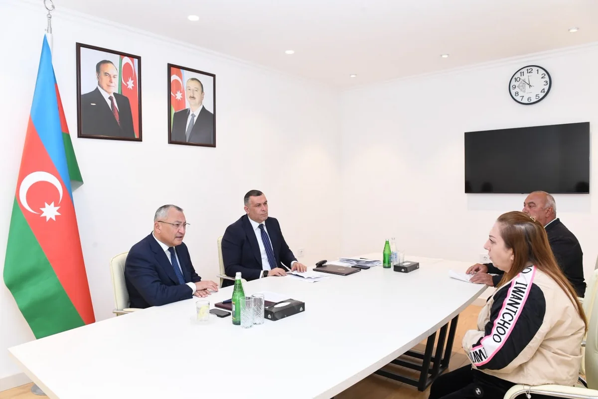 Rövşən Rzayev vətəndaş qəbulu keçirib