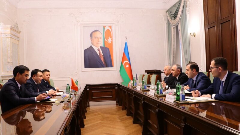 Kamran Əliyev Çingiz Aşirbekoviç Axmatov ilə görüşdü