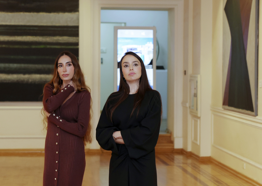Prezident və ailə üzvləri sərgi ilə tanış olub - FOTOLAR