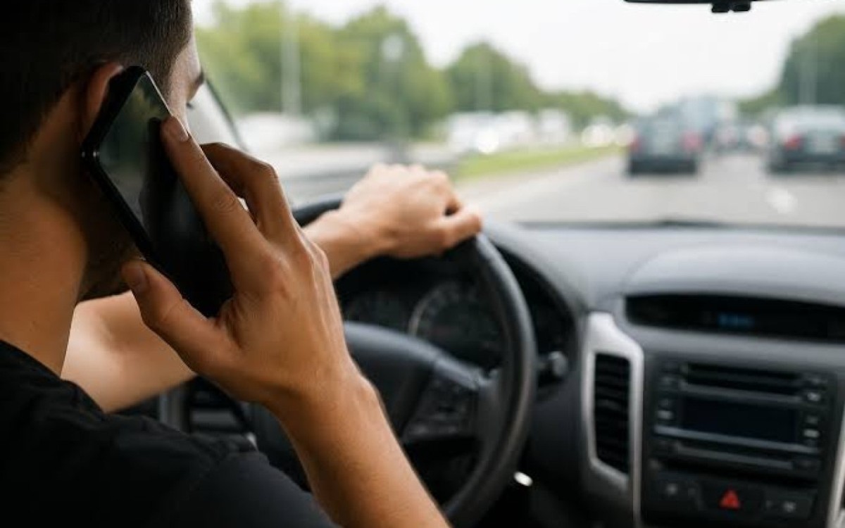 Avtomobildə telefondan istifadə edənlərin NƏZƏRİNƏ!