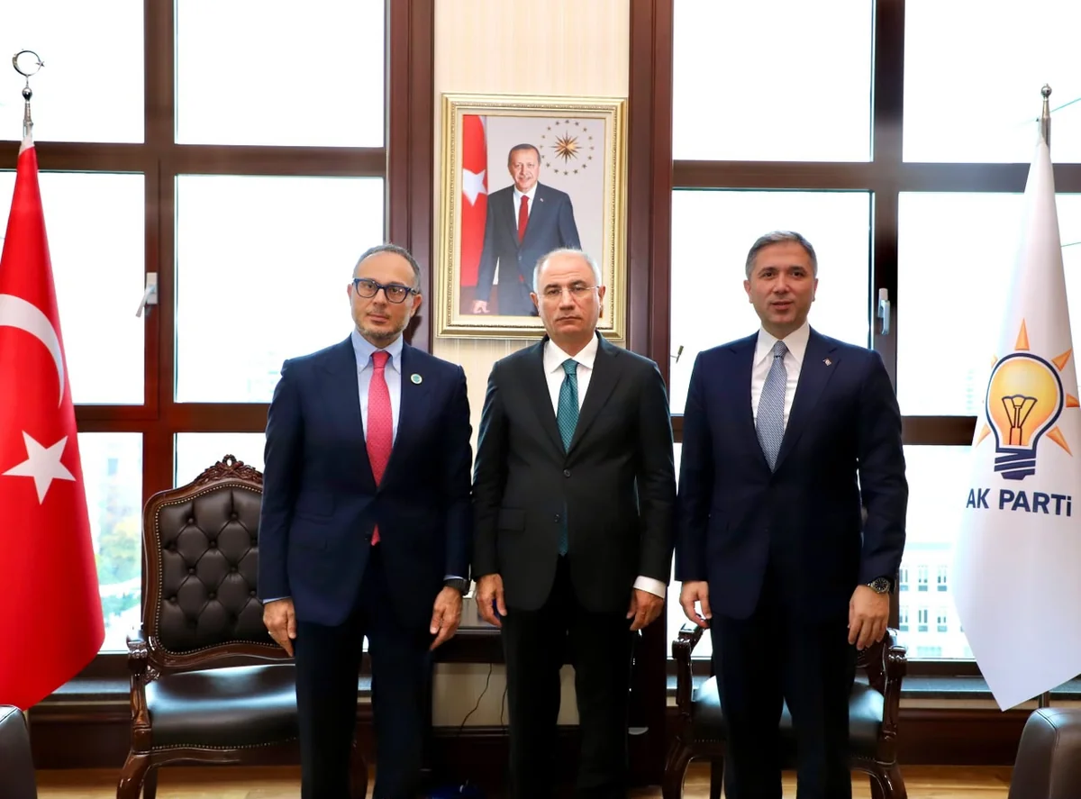 Ramil Həsən AK Parti sədrinin birinci müavini ilə görüşüb