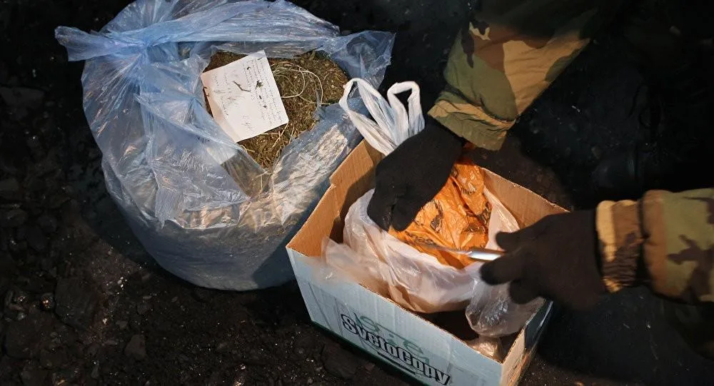 40 kiloqram marixuananı götürməyə arvadı və uşağı ilə getdi