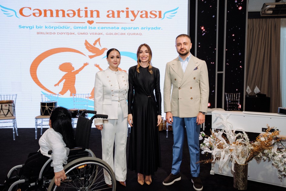 Leyla və Arzu Əliyevalar "Cənnətin ariyası" konsertində - FOTOLAR