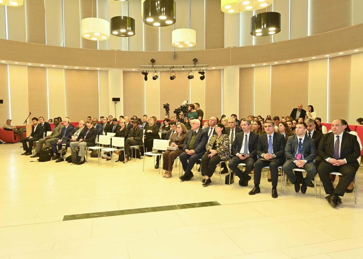 Süni intellekt gənclərin milli-mədəni dəyərlərinə necə təsir edir? – ADA-da müzakirə