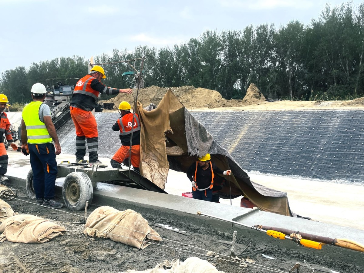 Şirvan suvarma kanalının yenidən qurulması işləri davam etdirilir - FOTOLAR