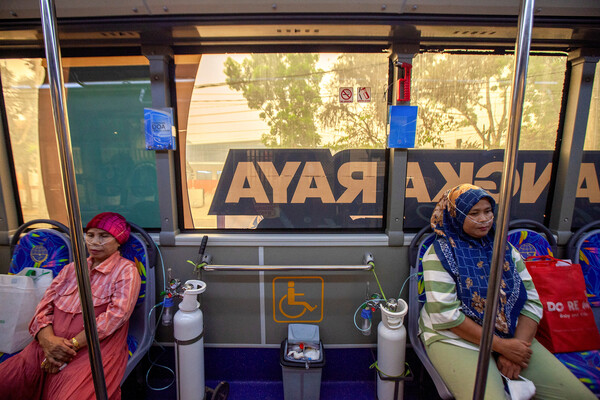 İndoneziyada "oksigen avtobusları" istifadəyə verilib