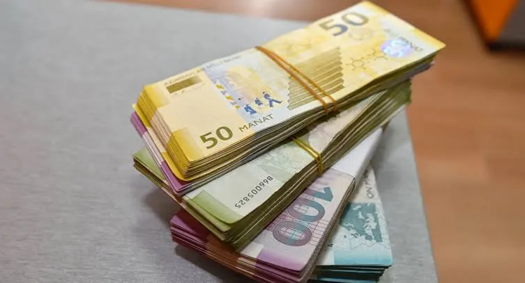 Azərbaycanın dövlət borcu 2 mlrd. manatdan çox azalıb